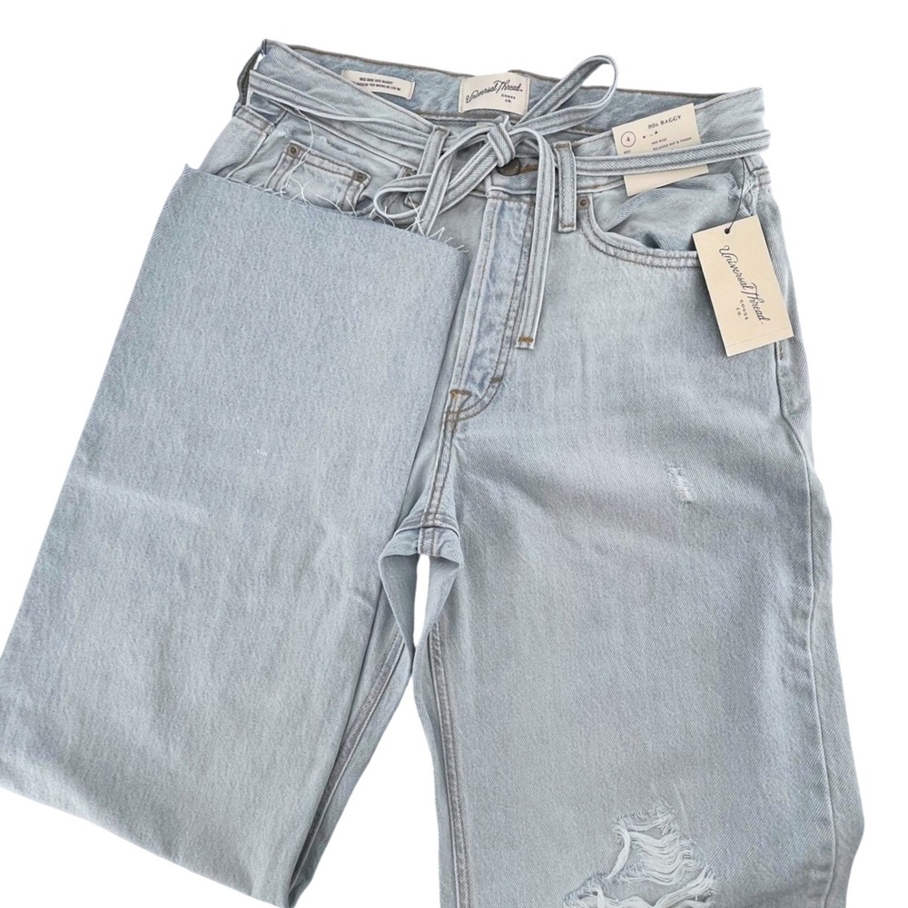 Universal Thread 90s Baggy Jeans Women 4 Light Wash Distressed Mid Rise Tie Belt